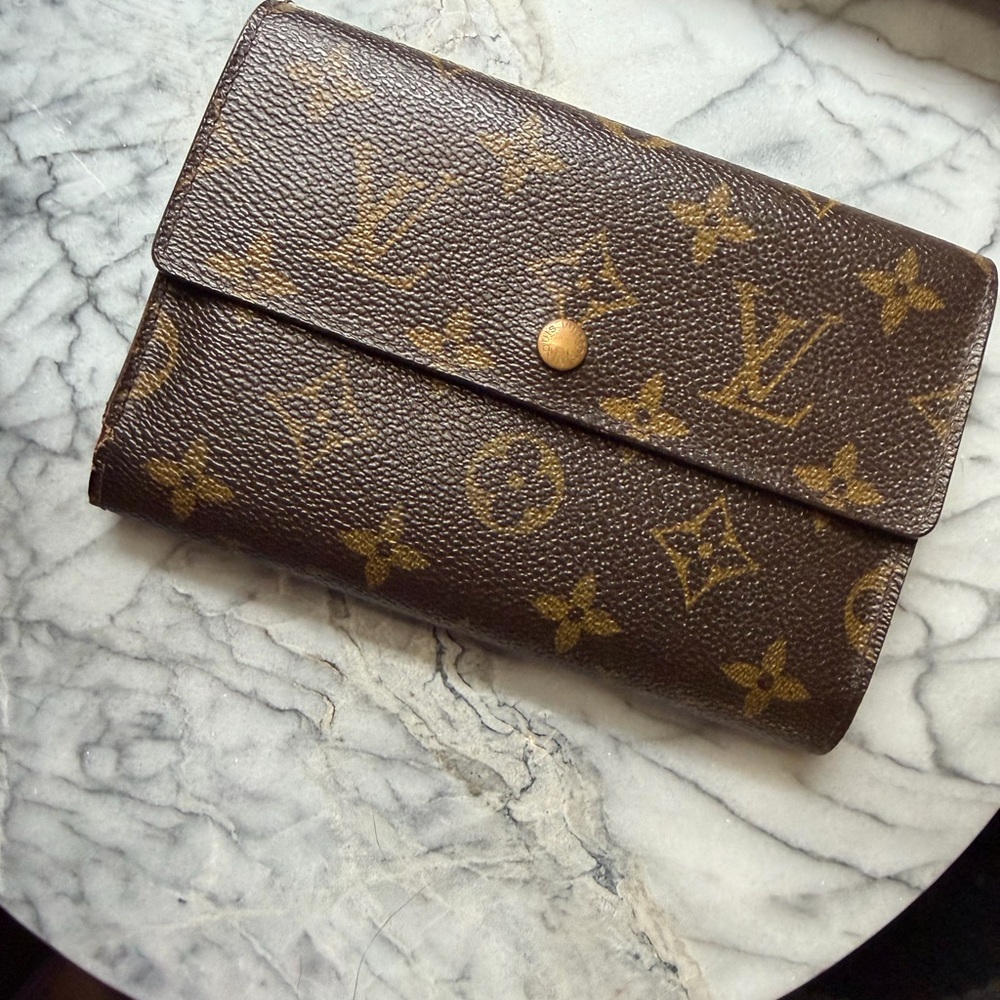 LOUIS VUITTON Monogram International Travel Wallet